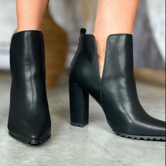 Black Pointed Toe Slip On Booties - Picture 2 of 2